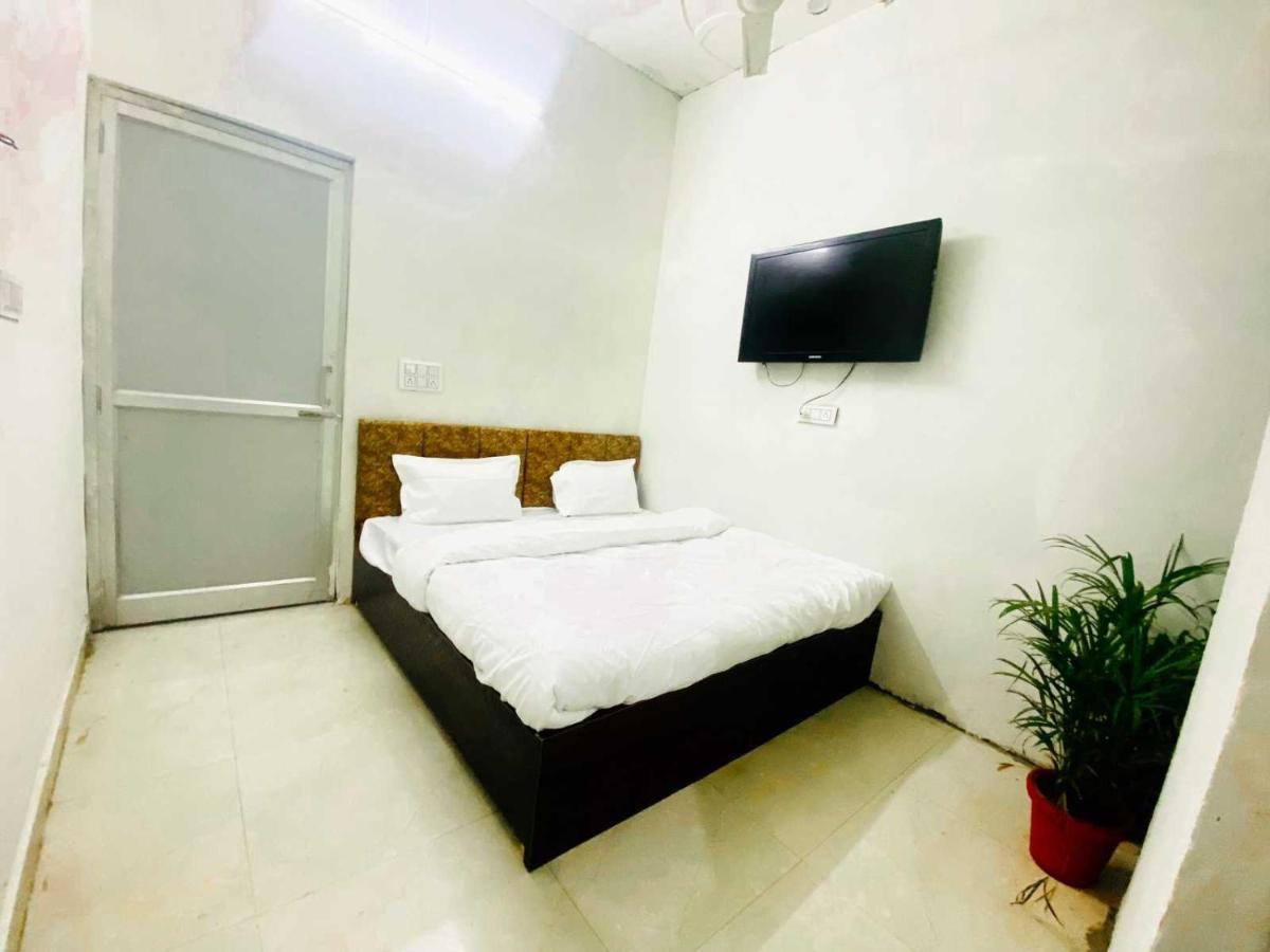 Hotel O Sky Blue Palwal Exterior foto